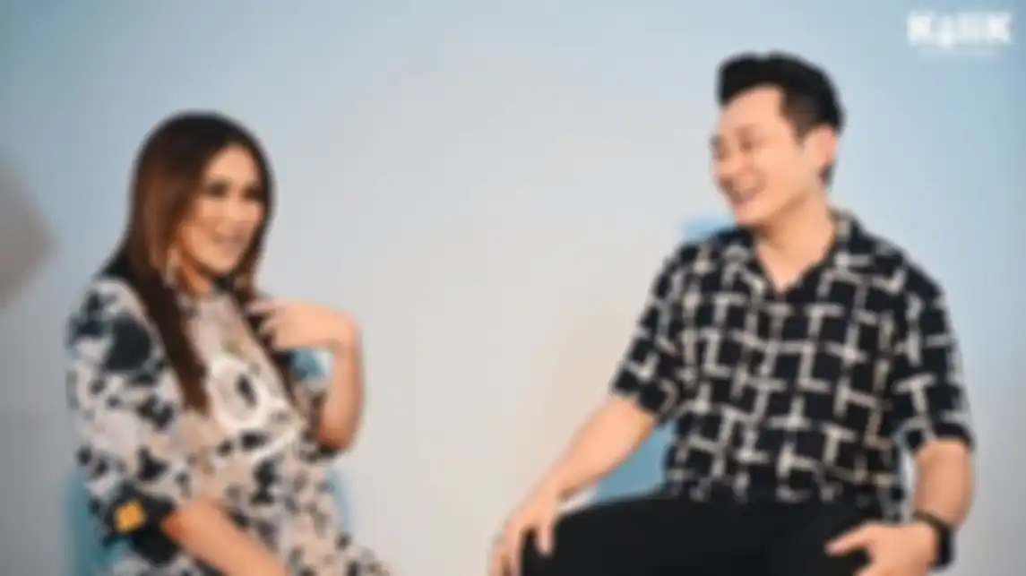 Ayu Ting Ting beri reaksi tak terduga saat fotografer Rio Motret bongkar sisi lain perkawinannya yang hanya bertahan selama 20 hari. 