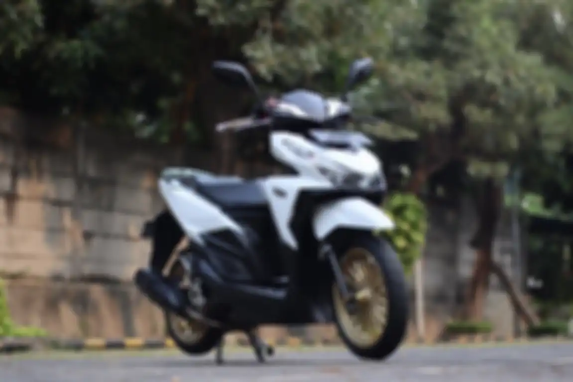 Meski pilih konsep proper yang simpel, ternyata Honda Vario 125 ini mesinnya galak sob!