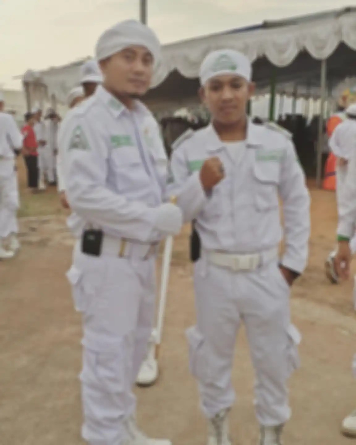 Foto mantan Panglima Laskar Front Pembela Islam (FPI) Maman Suryadi bareng Tommy Soeharto muncul di media sosial.