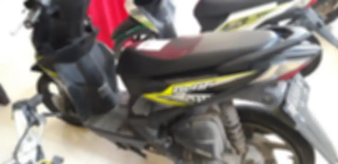 Honda BeAT dengan striping kuning dilelang gak sampai Rp 1 juta.