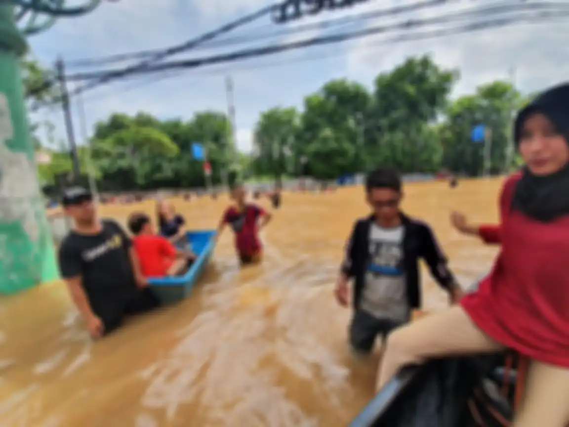 Banjir masih merendam daerah Jakarta Barat
