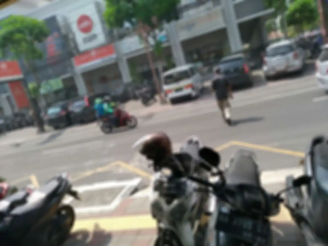 Abu vulkanik tipis mulai mengguyur Kota Yogyakarta