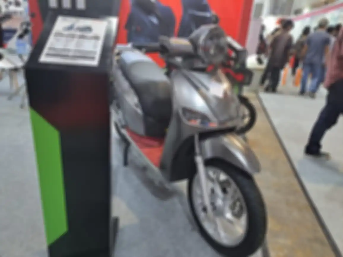 Motor listrik premium SY T-500S, harganya sekitar Rp 35 jutaan karena fiturnya lengkap serta baterainya bisa menempuh jarak jauh