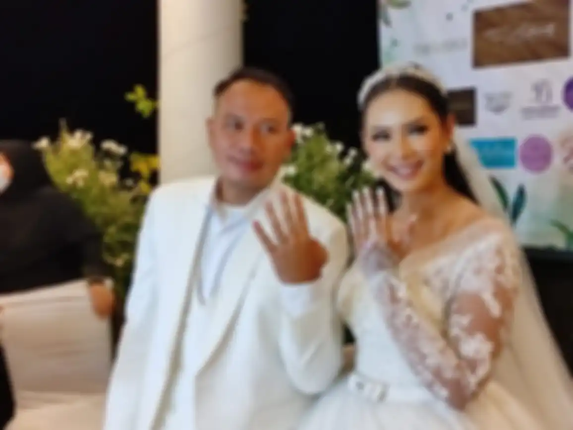 Vicky Prasetyo dan Kalina Ocktaranny resmi menikah