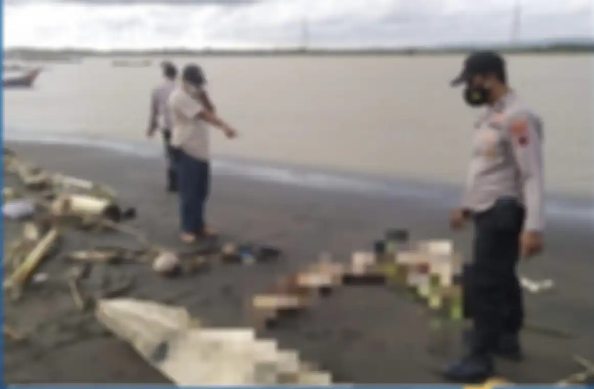 Foto penemuan jasad Handi Saputra Hidayatullah (18) dan Salsabila (14)korban tabrak lari yang dibuang di Sungai Serayu.