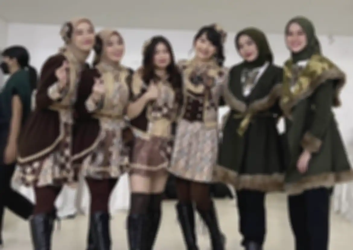 Gaya member Gen 1 yang pakai hijab di JKT48 10th Anniversary.
