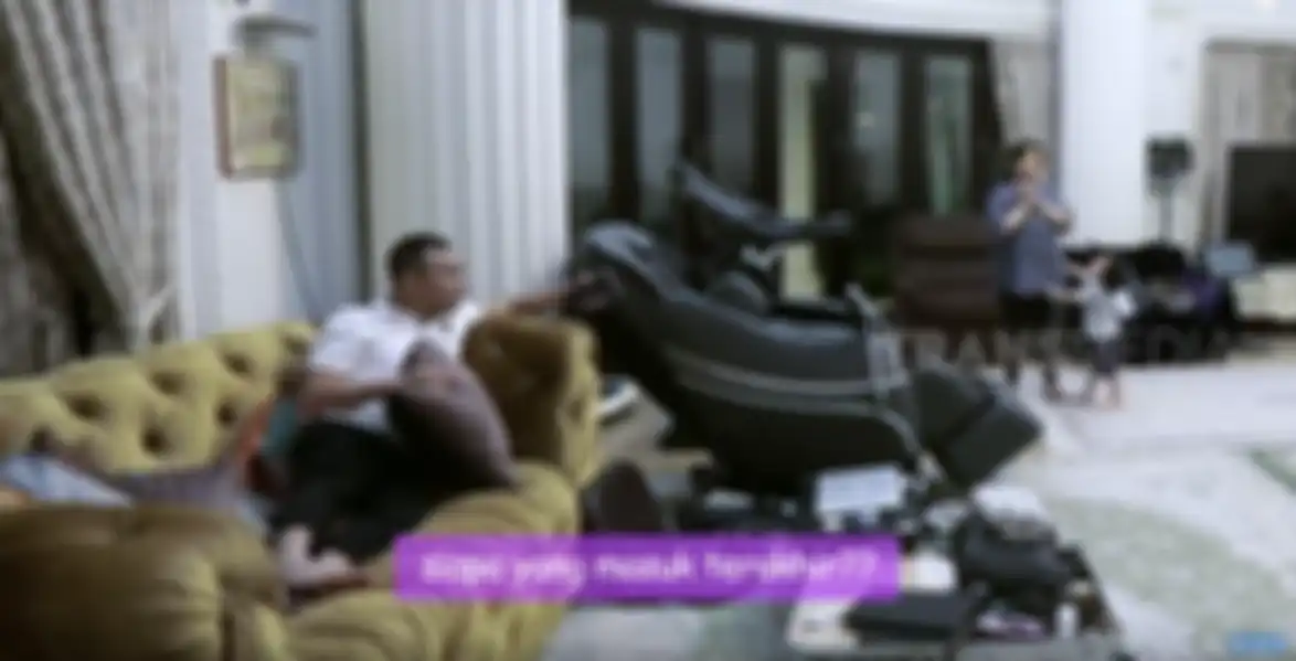 Heboh uteng pembantu ashanty dituduh ngambil handphe, Ruang tamu megah miliknya bikin salah fokus