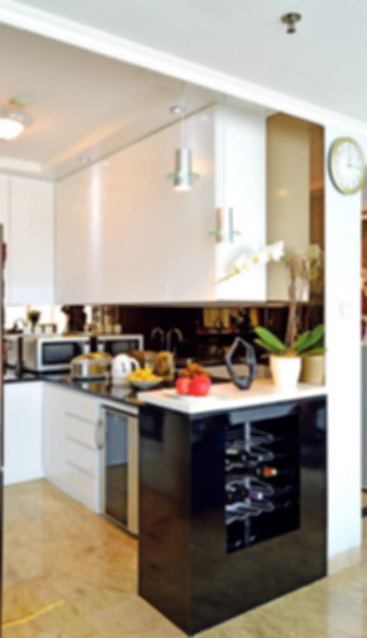 Desain dapur apartemen kecil ini bukan sekadar mengubah tampilan area masak jadi kian estetik. Intip 6 foto inspirasinya yuk.