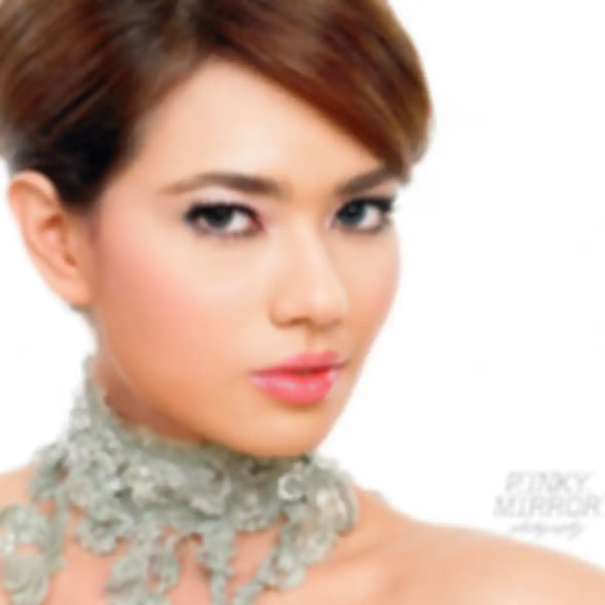 Catherine Wilson menerima ajakan kencan pria hidung belang karena alasan ini. Istri Idham Masse sengaja tak pakai pakaian dalam.