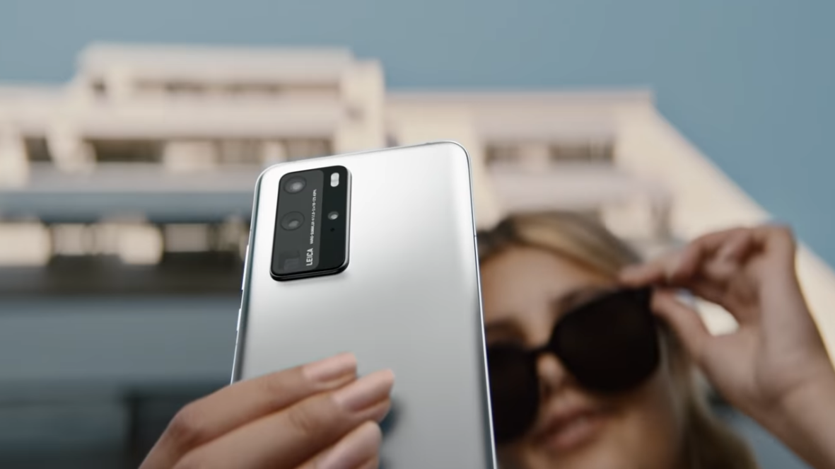 Penampilan bodi belakang Huawei P40 yang memperlihatkan kamera.