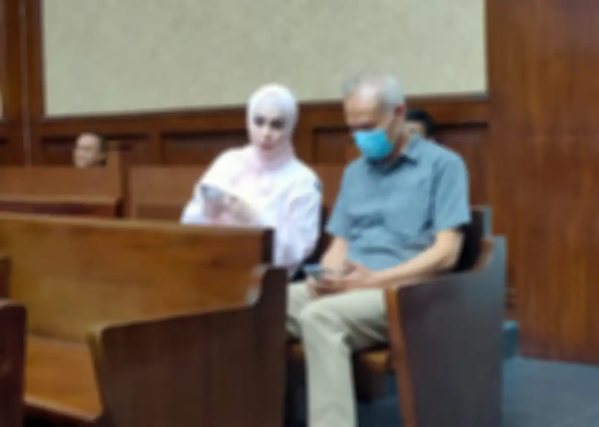 Jennifer Dunn akhirnya memenuhi panggilan untuk menjadi saksi di sidang kasus Tindak Pidana Pencucian Uang (TPPU) yang melibatkan Tubagus Chaeri Wardana alias Wawan di Pengadilan Tindak Pidana Korupsi, Bungur, Jakarta Pusat, Kamis (12/3/2020).