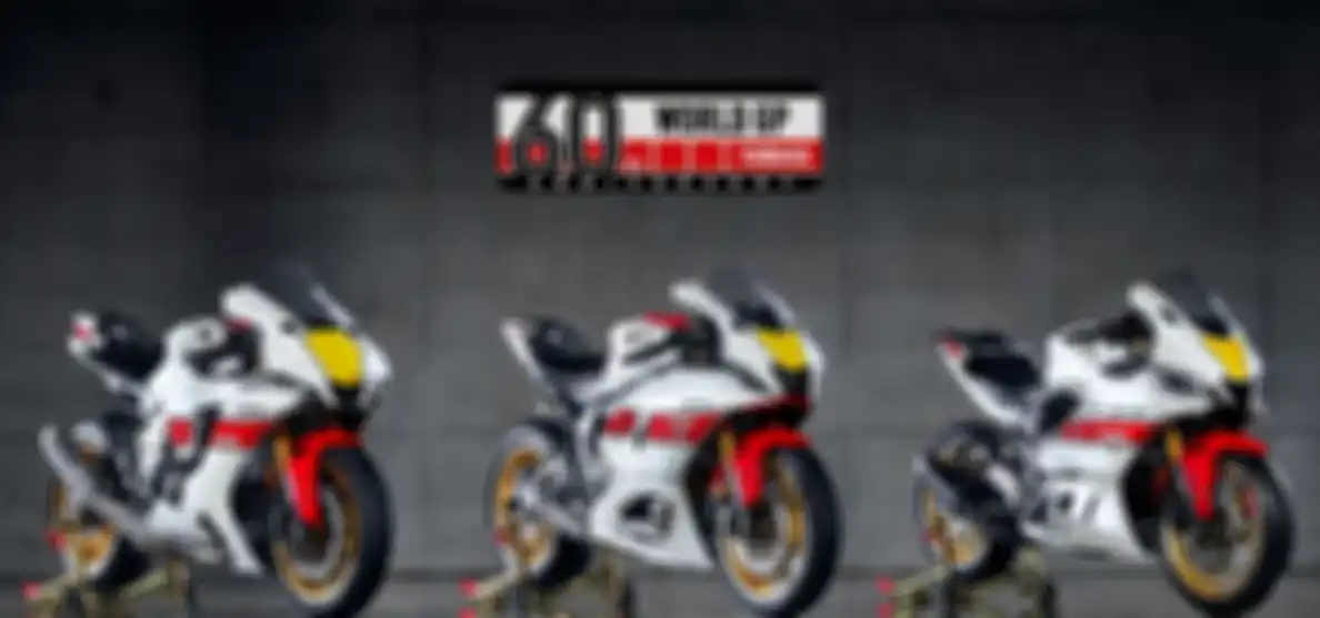 Tidak hanya Yamaha R3 diberi livery 60th Anniversary Yamaha, ada juga Yamaha R7 dan Yamaha R1.