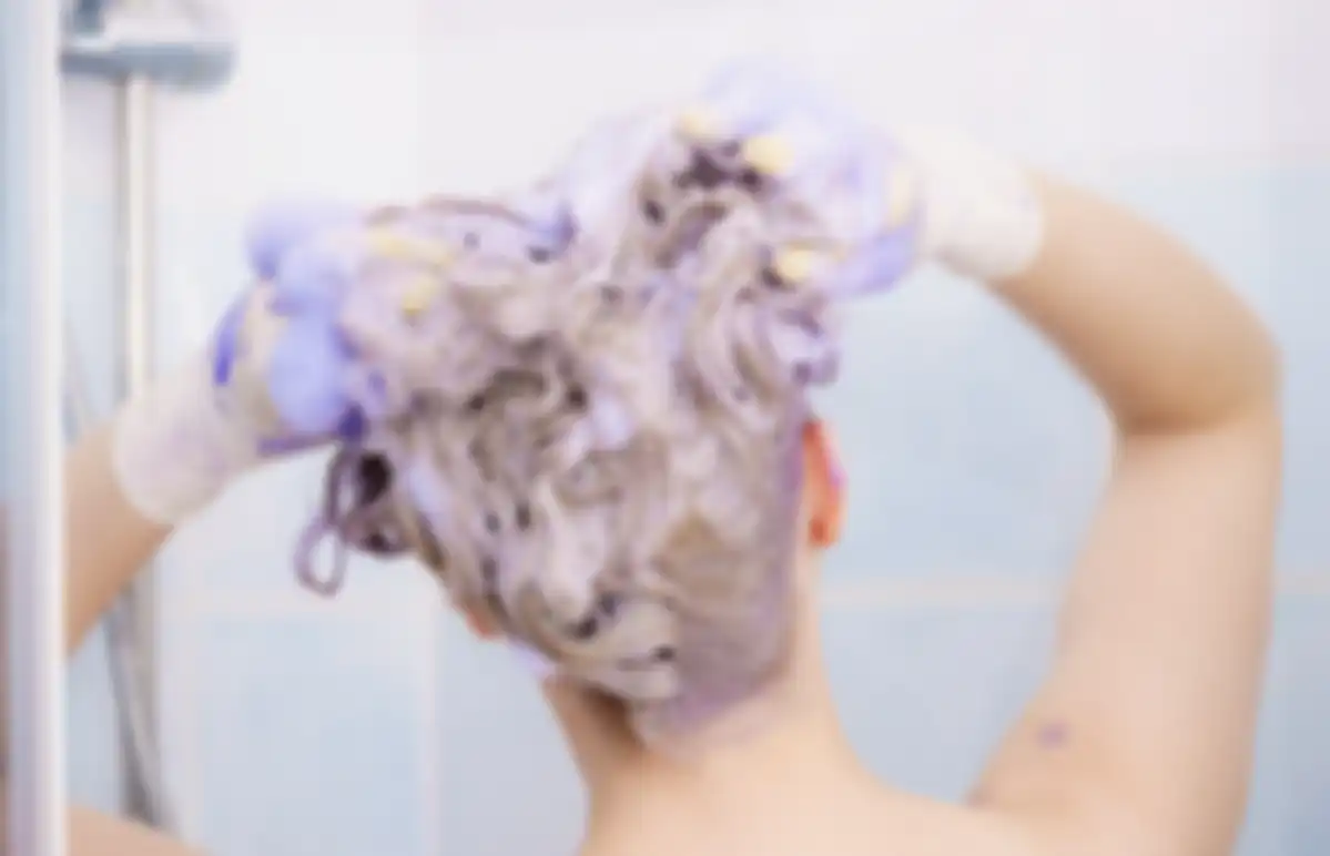 Keramas dengan purple shampoo