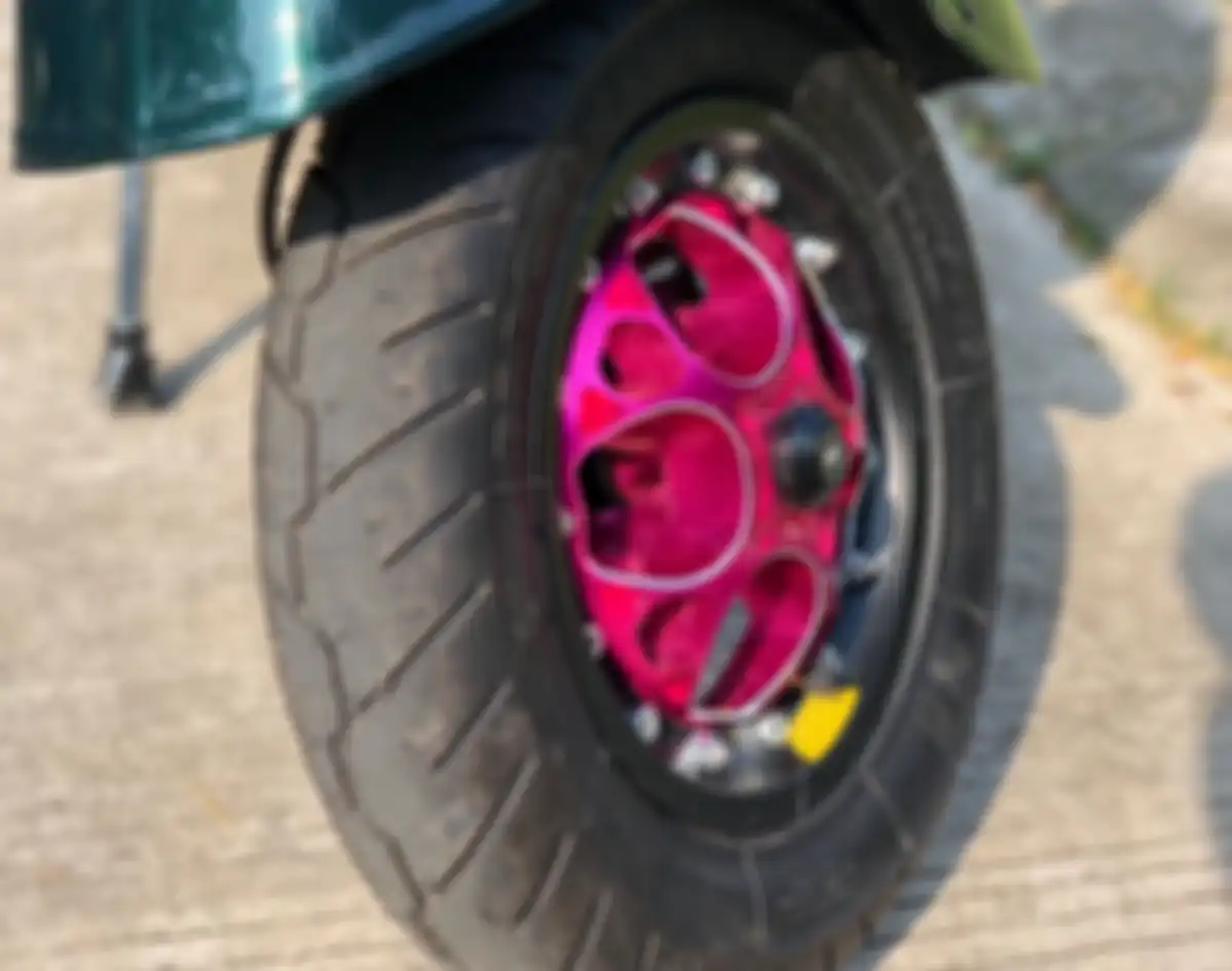 Tromol dan hub +62 Gamegasetya ukuran 10 inci dikawinkan dengan pelek Pinasco Modular.
