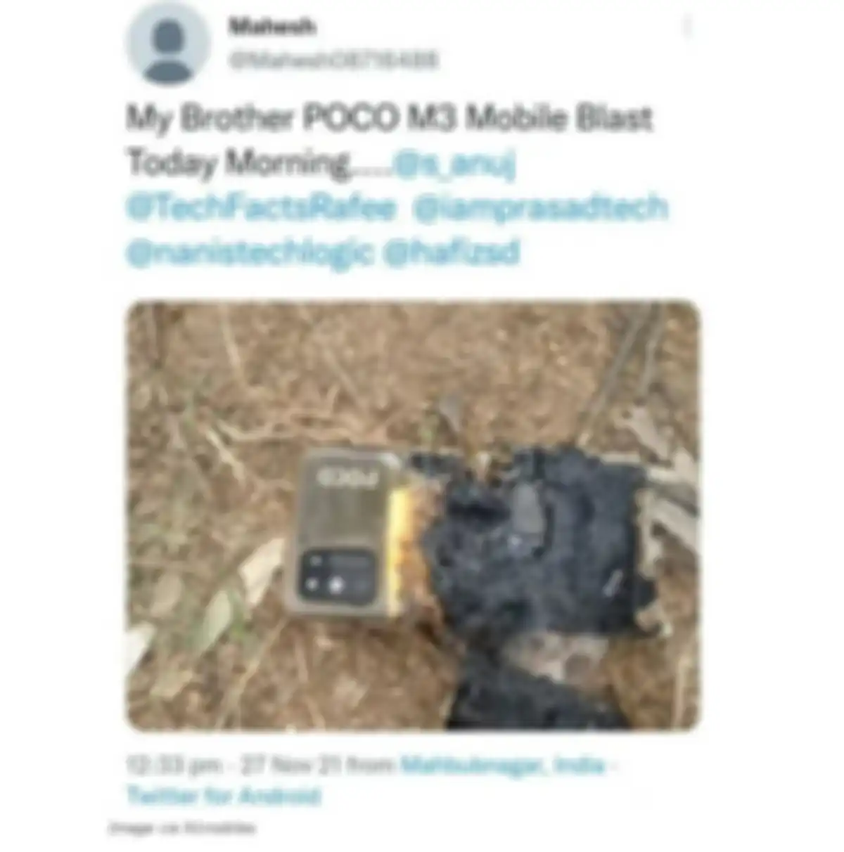 Baterai POCO M3 meledak dan membakar bodi ponsel.