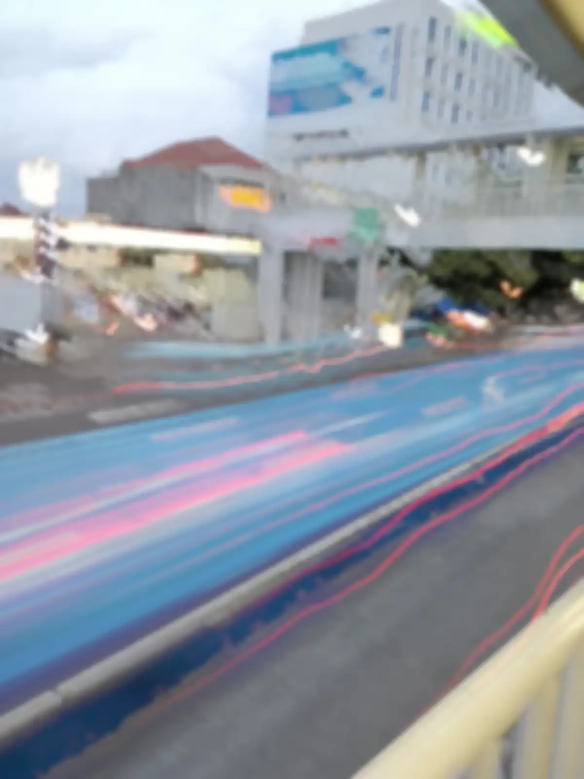 Hasil foto dengan fitur Light Trail di Aquos V6 5G.