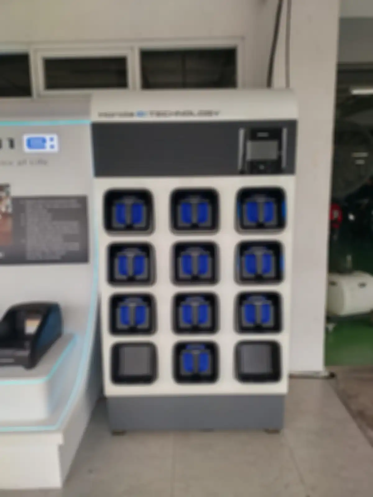 Selain dicharge sendiri, baterai EM1 e: juga dapat ditukar di Honda Power Pack Exchanger e: