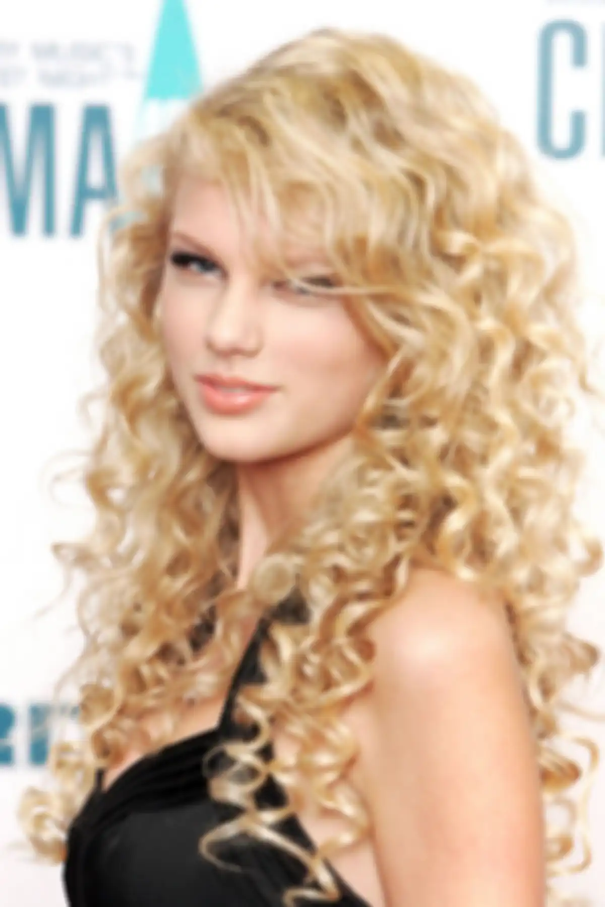 Taylor Swift rambut keriting