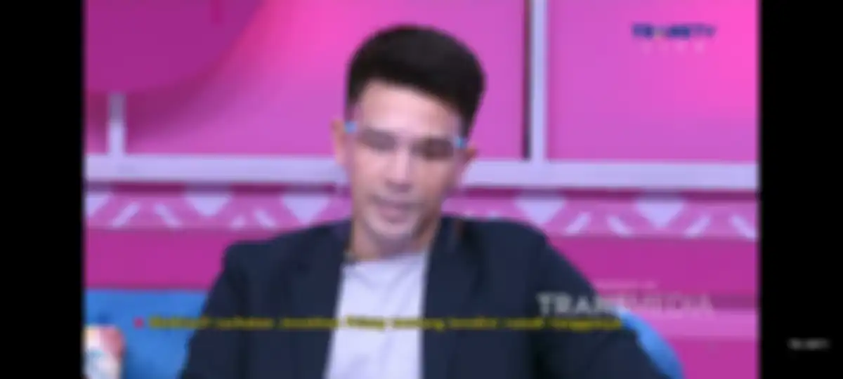 Jonathan Frizzy membicarakan tentang masalah rumah tangganya dengan Dhena Devanka.