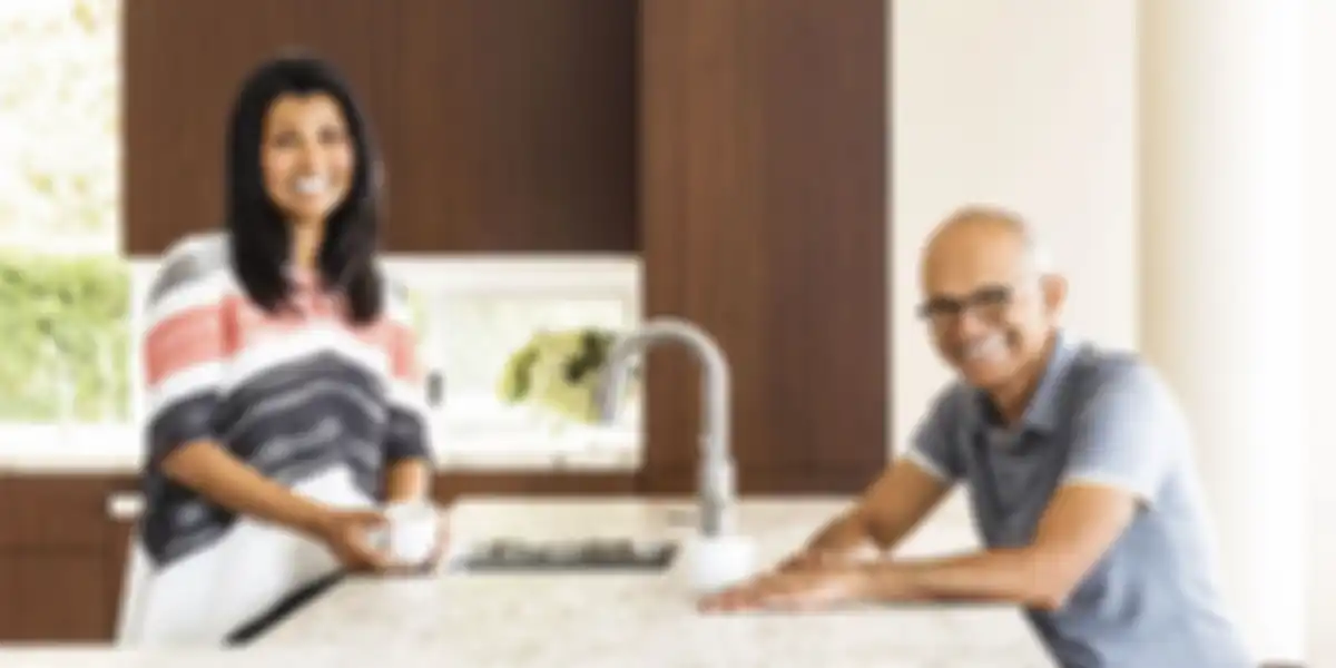 Anu Nadella (kiri) dan Satya Nadella