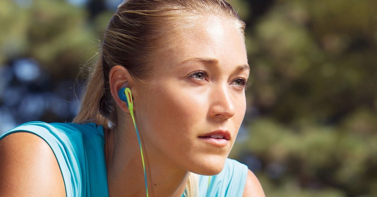Earphone murah bisa digunakan untuk olahraga.