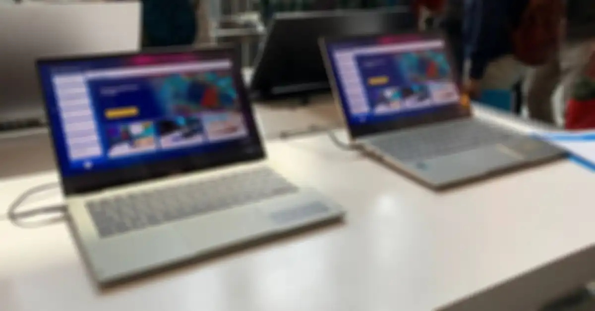 Acer New Spin 5 (kiri) dan Acer New Swift 5 (kanan) dengan platform Intel Evo