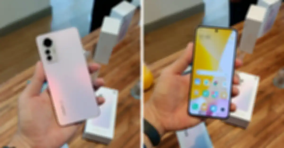 Bagian Belakang (kiri) dan depan (kanan) Xiaomi 12 Lite
