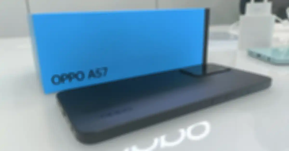 OPPO A57 dengan desain Retro Modern atau pinggiran rata dan finishing OPPO Glow di belakang