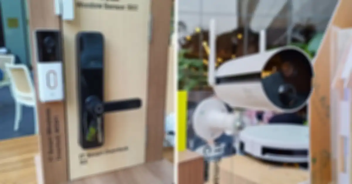 Door Window Sensor S02, Wireless Doorbell WD01, Doorlock X3 (kiri) & Smart Outdoor Camera W01 (kanan)