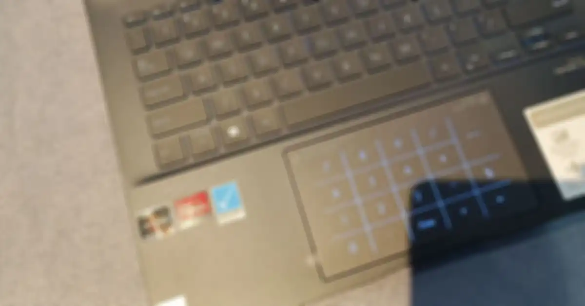 ASUS Zenbook 14 OLED UM3402 menggunakan CPU AMD AMD Ryzen™ 5 5625U Mobile Processor dan GPU AMD Radeon™ Graphics