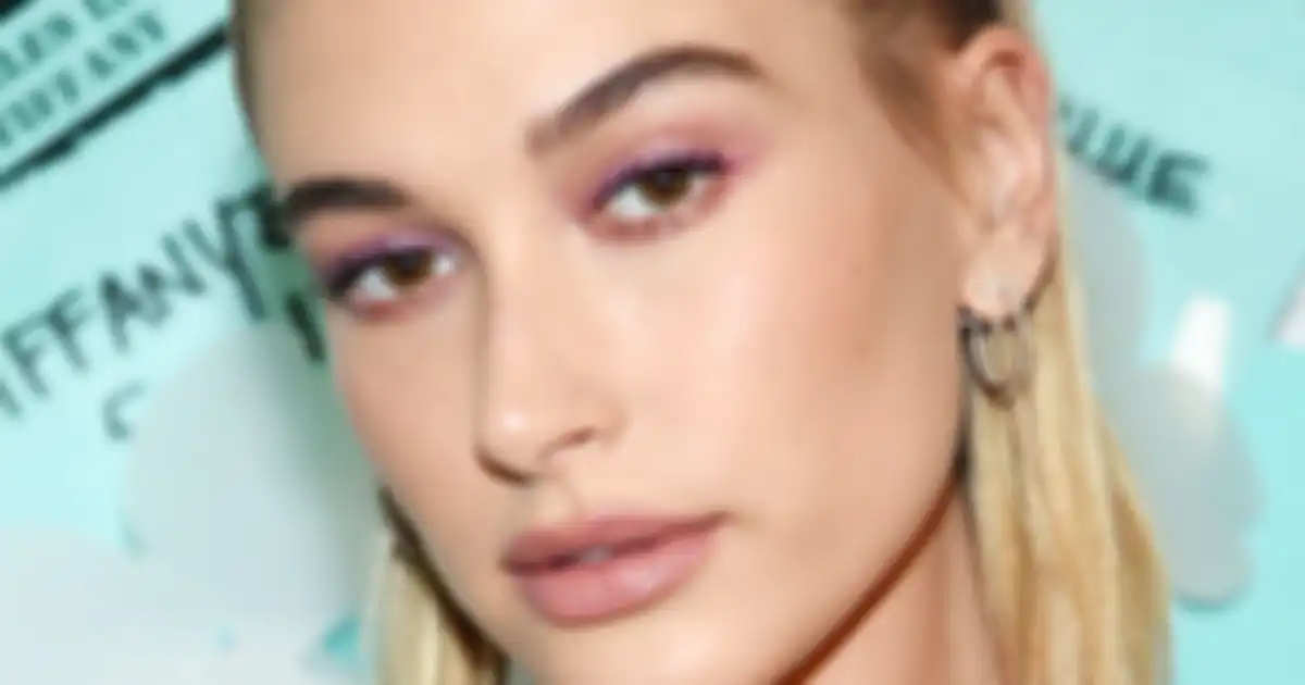 Lipstik warna nude