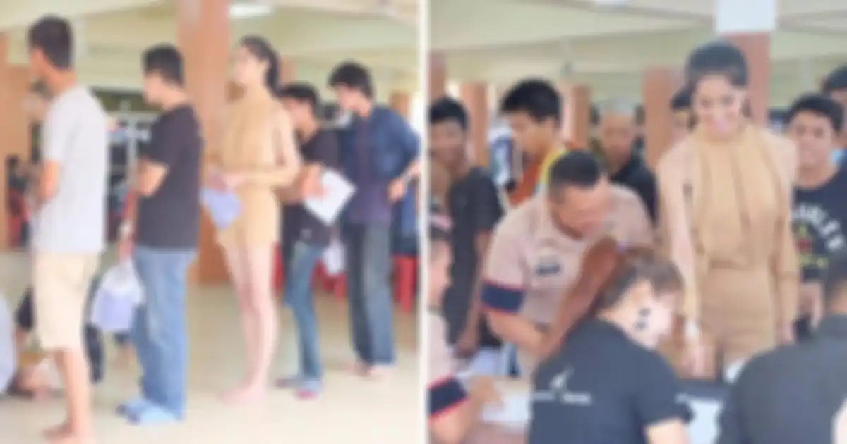 Para Ladyboy saat menjalani wajib militer di Thailand