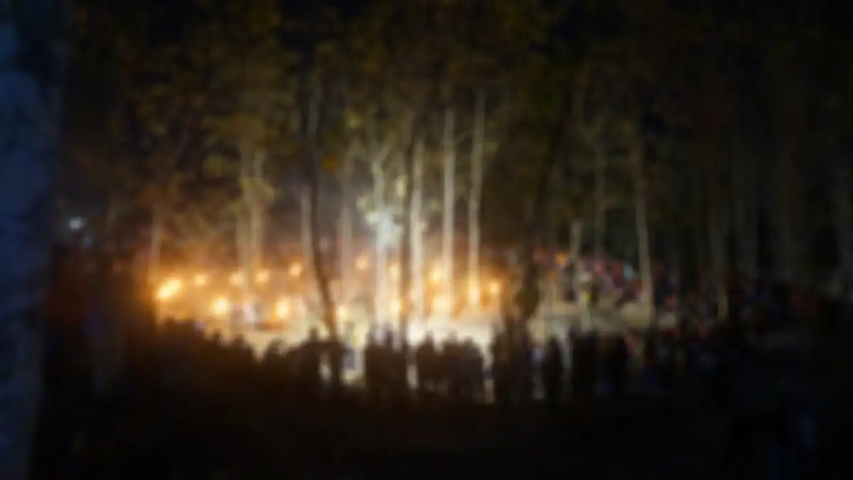 Pementasan teater Ode Samin memeriahkan Festival Samin di Dusun Jepang, Margomulyo, Bojonegoro, Jawa Timur, Selasa (10/9/2019) malam.