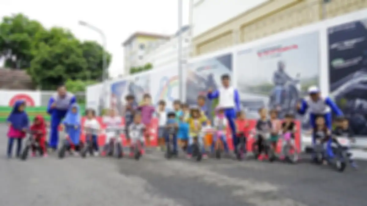 Safety riding Astra Motor Yogyakarta bersama anak-anak kecil 