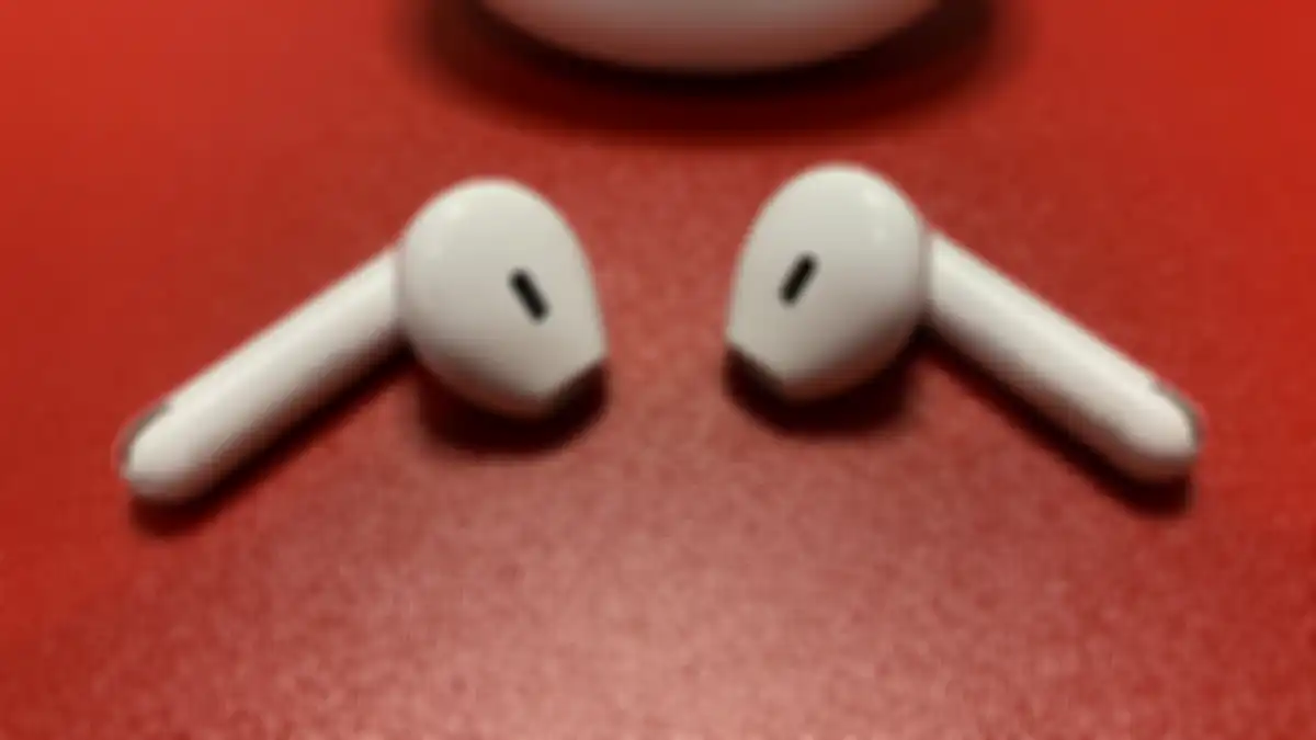 Desain earphone TWS semi-in-ear