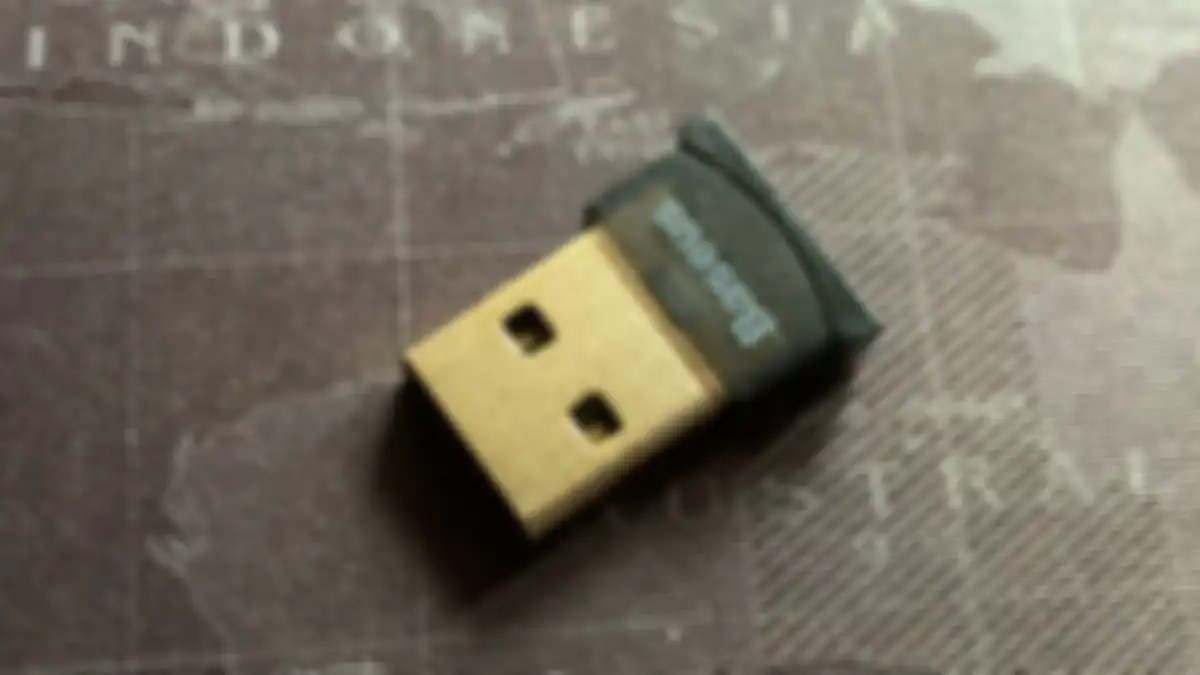Dongle bluetooth yang bisa pairing dengan earphone TWS
