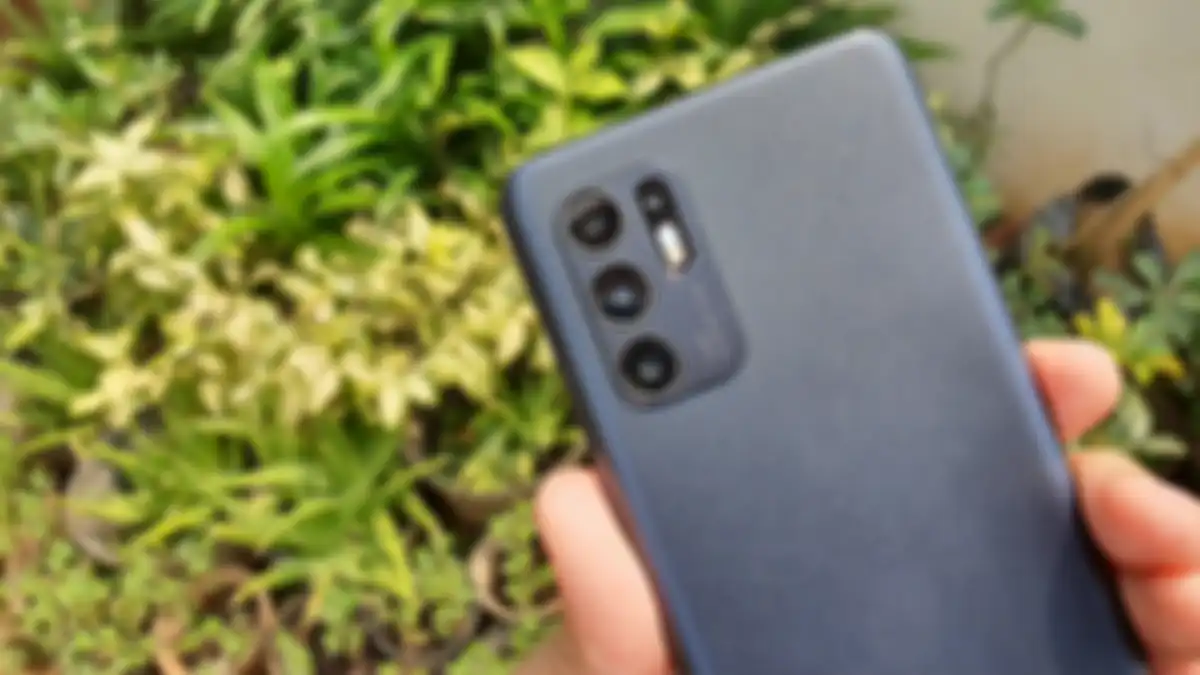 Tonjolan kamera belakang HP OPPO Reno6