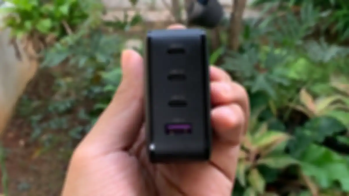 Port dari Charger Ugreen Gan X 65W