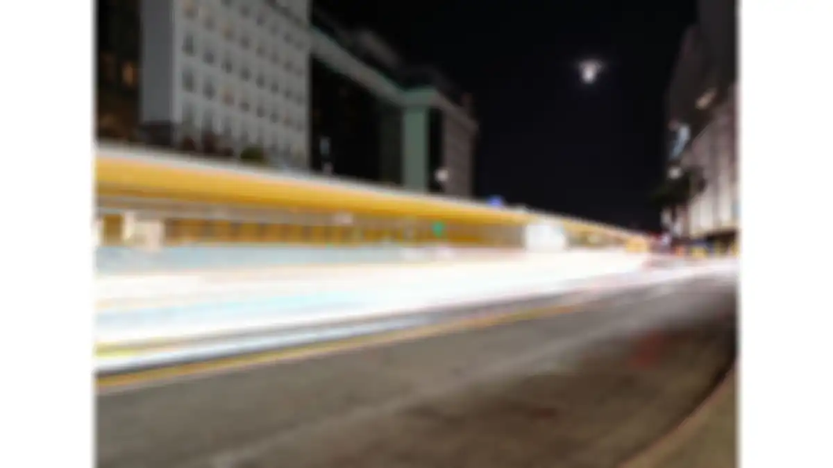 Efek Long Exposure Neon Trails di Xiaomi 11T Pro