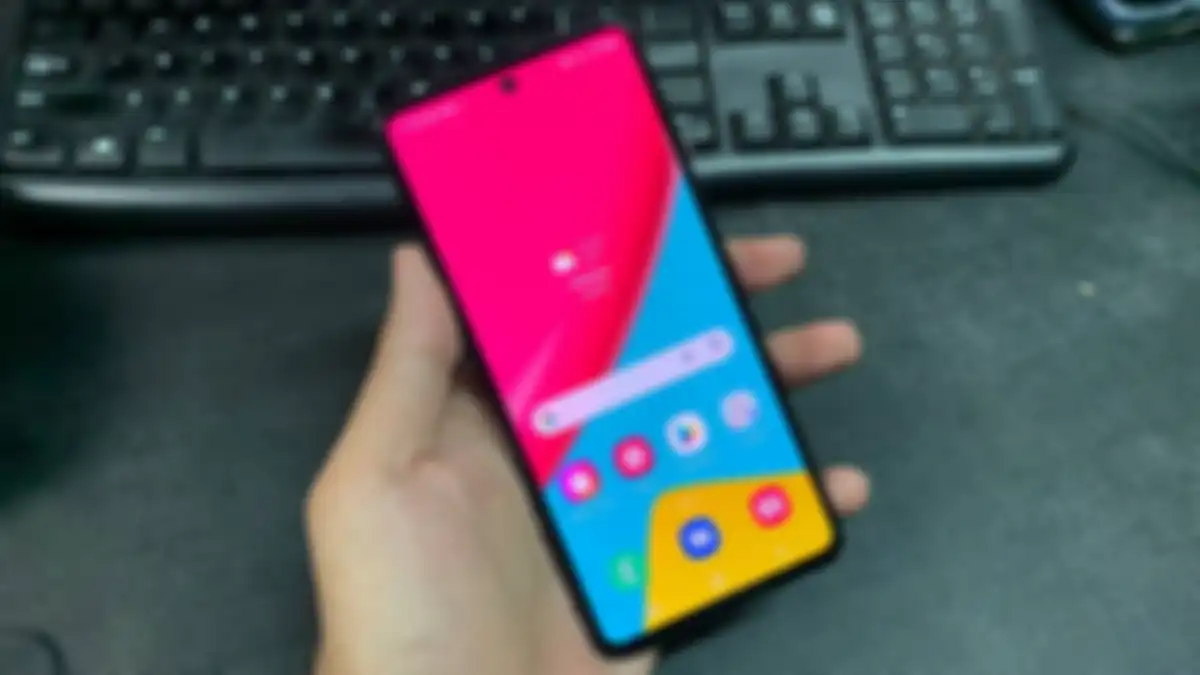 Tampilan Depan Layar Samsung Galaxy M53 5G