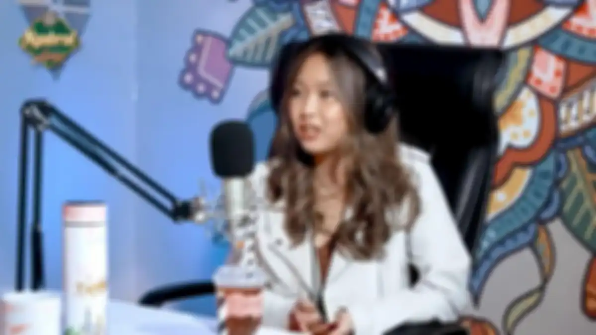 Michelle Ashley masih tak nyaman di dekat ibunya sendiri, Pinkan Mambo.  