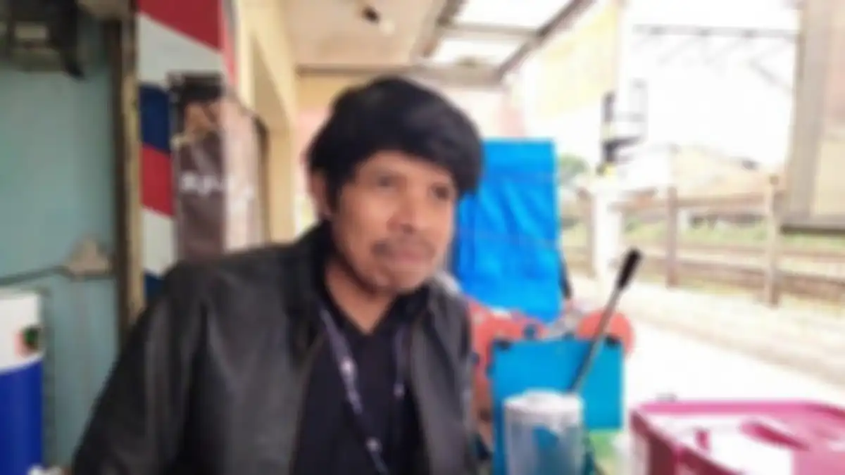 Fauzi (32) pedagang cappucino cincau di Bojonggede, Kabupaten Bogor mirip Atta Halilintar.