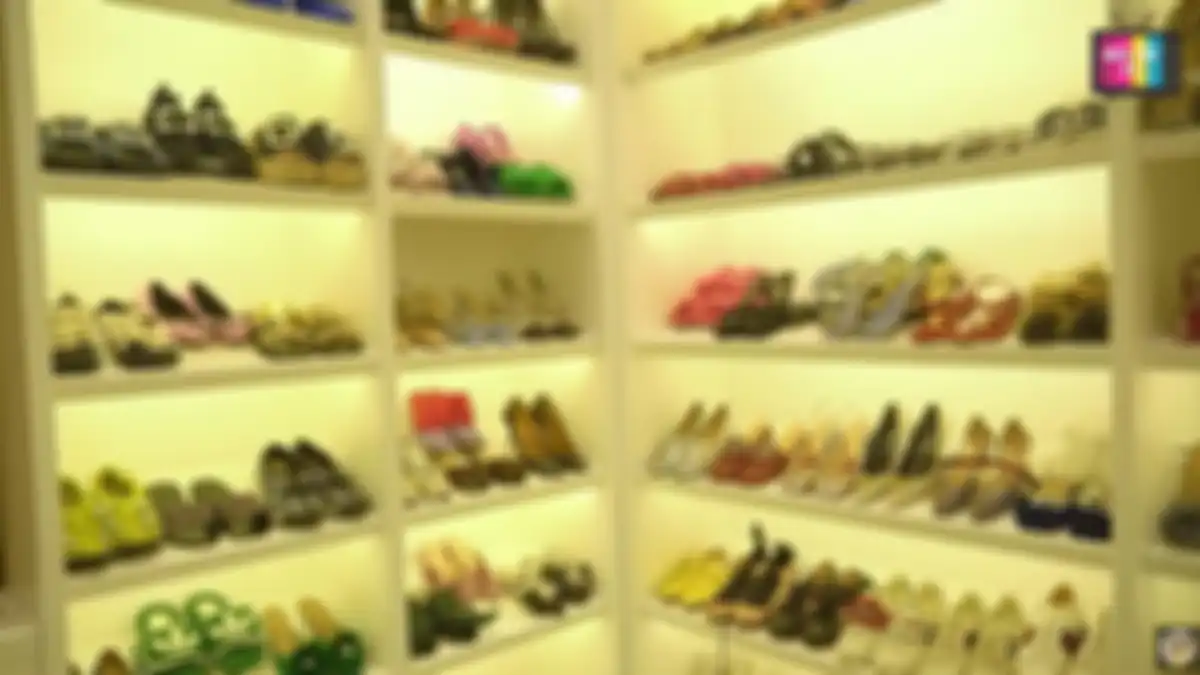 Koleksi sepatu istri Eko Patrio.