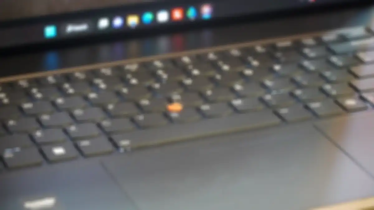 Fitur TrackPoint Merah di Lenovo masih tersedia di ThinkPad Z13 & Z16 dengan tambahan fitur dua kali klik untuk mengatur mic & kamera