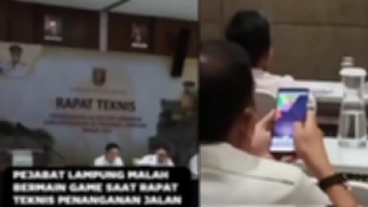 Simak video viral diduga pejabat ASN di Lampung malah main game saat rapat penanganan jalan rusak, padahal sudah disorot Jokowi. 