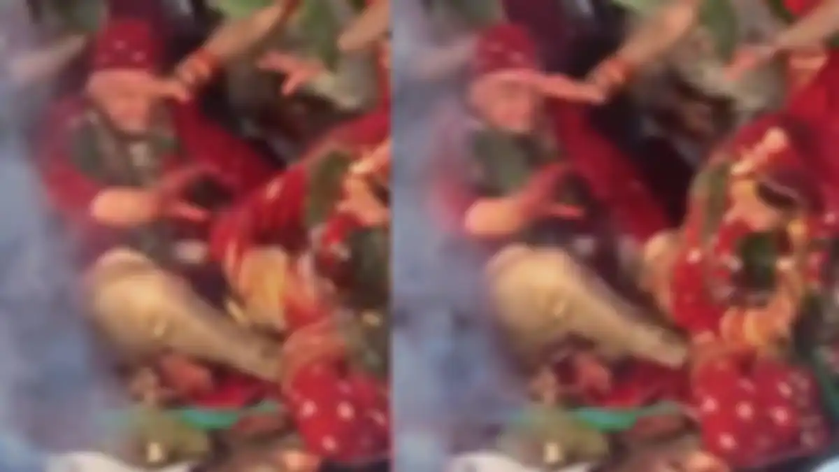 Pengantin di Nepal adu tinju saat ritual suap-suapan