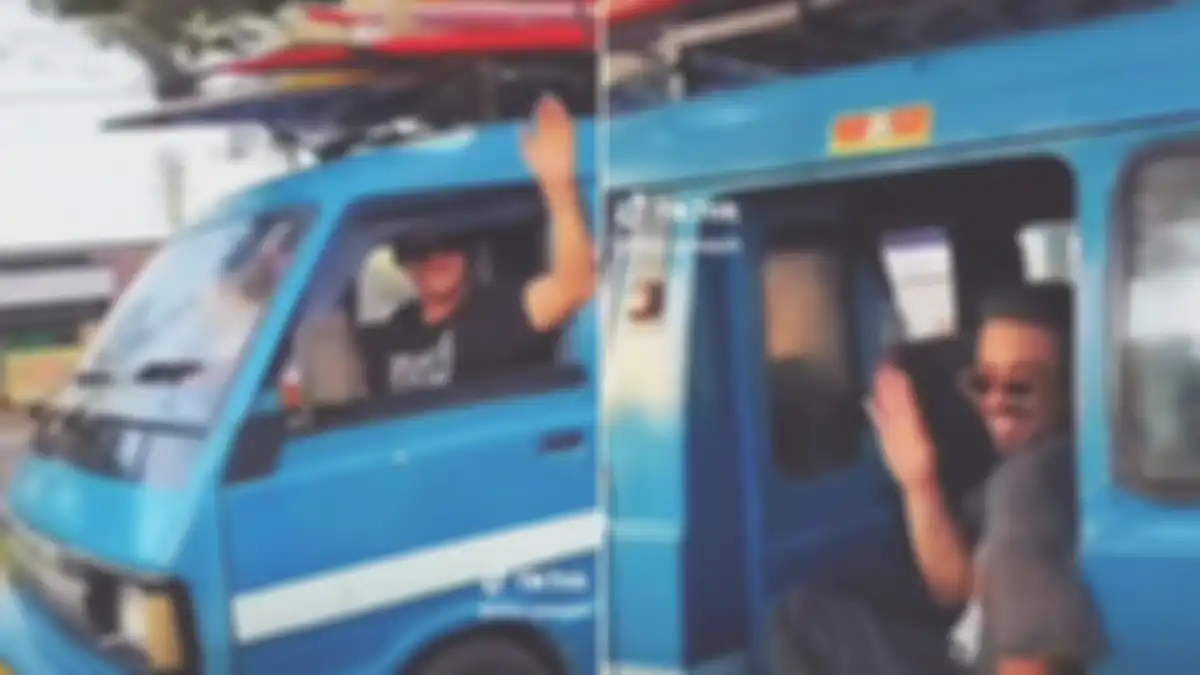 Bule Amerika Serikat sopiri angkot di Bali ditilang polisi.
