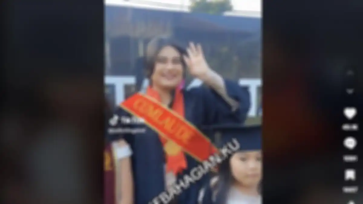 tangis haru sopir truk anaknya jadi sarjana hukum