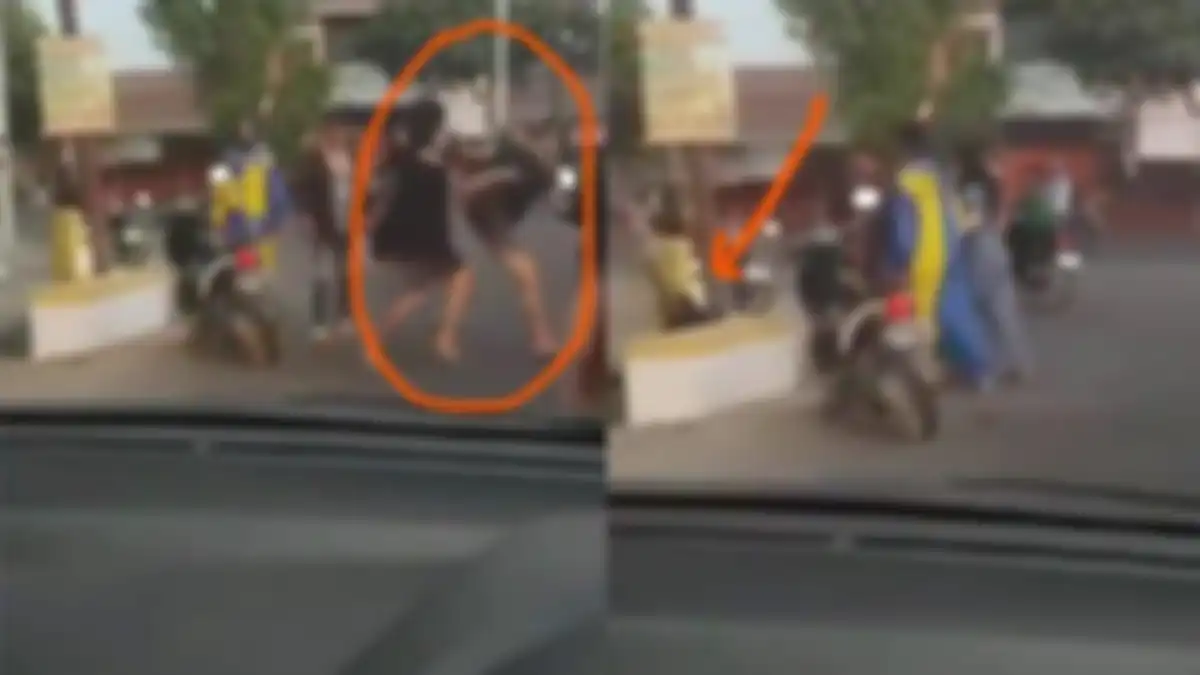 Salah satu Agus terjungkal hingga masuk got.