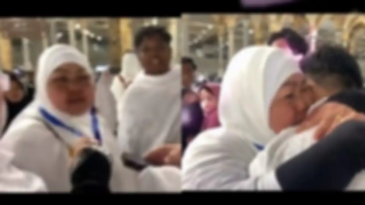 Pecah tangis seorang ibu yang kembali bertemu dengan anaknya setelah berpisah lama, terlebih keduanya bertemu di depan Kabah 